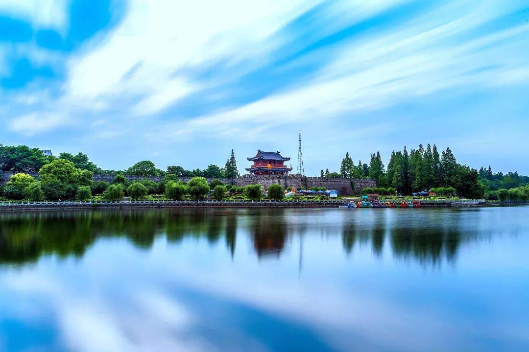 青色是水汽氤氳的青空在這裡隨手一拍就是大片公安縣黃山頭風景區鳳凰