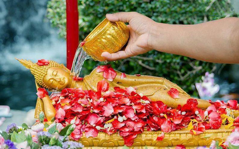 泰国宋干节全民打水仗一场不分国籍与语言的狂欢派对即将开启