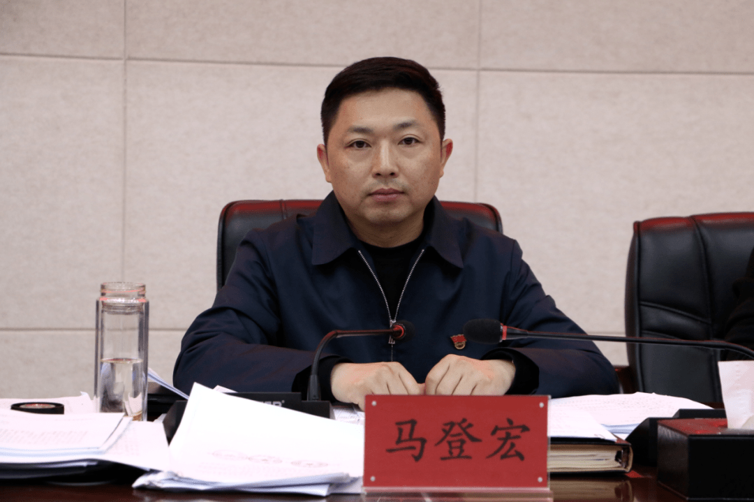 马登宏要求,要旗帜鲜明讲政治,做绝对忠诚的政办干部