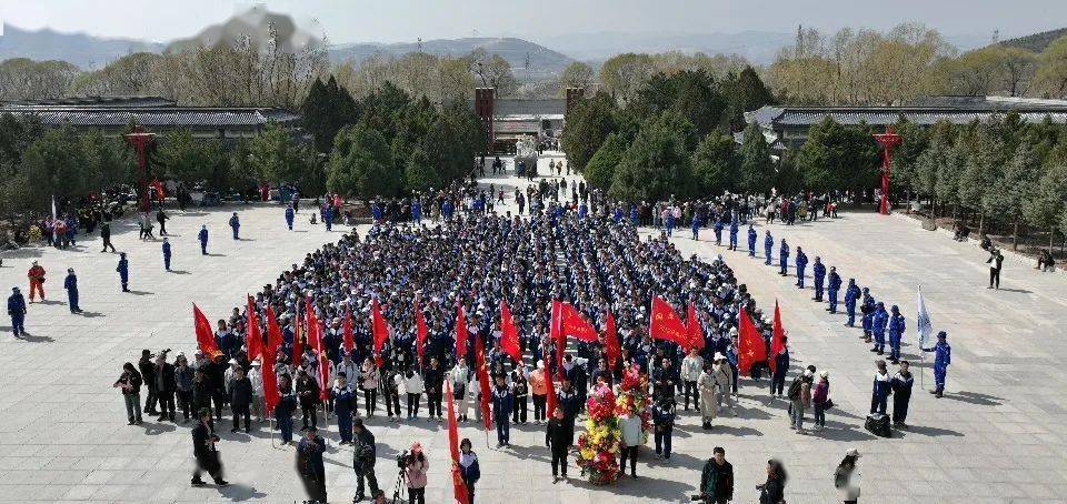 固原二中开展清明节英雄路徒步百里祭英烈暨2022级社会综合实践活动