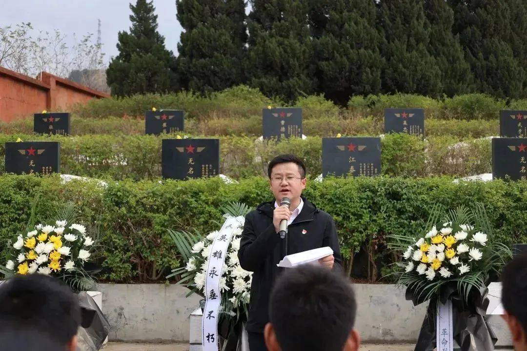 改革进行时 | 共青团彝良县委携手彝良县新城中学开展"清明祭英烈"