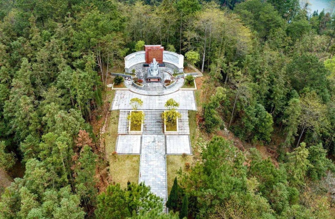 武宁县革命烈士陵园地址:修水县城凤凰山路中段附近旧址群包括工农