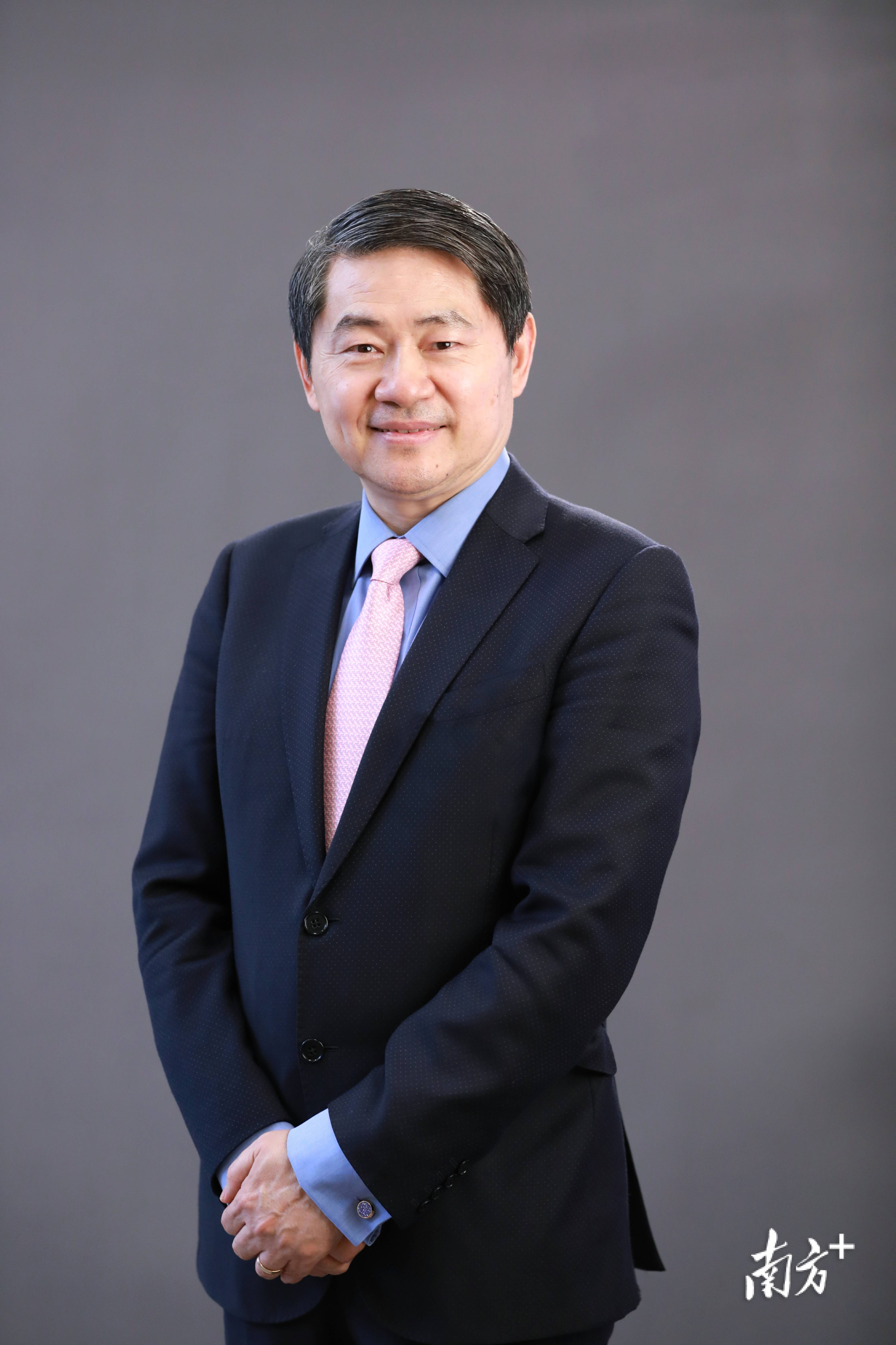 大咖访谈|打破惯例马克龙冯德莱恩一同访华释放两个重要信号