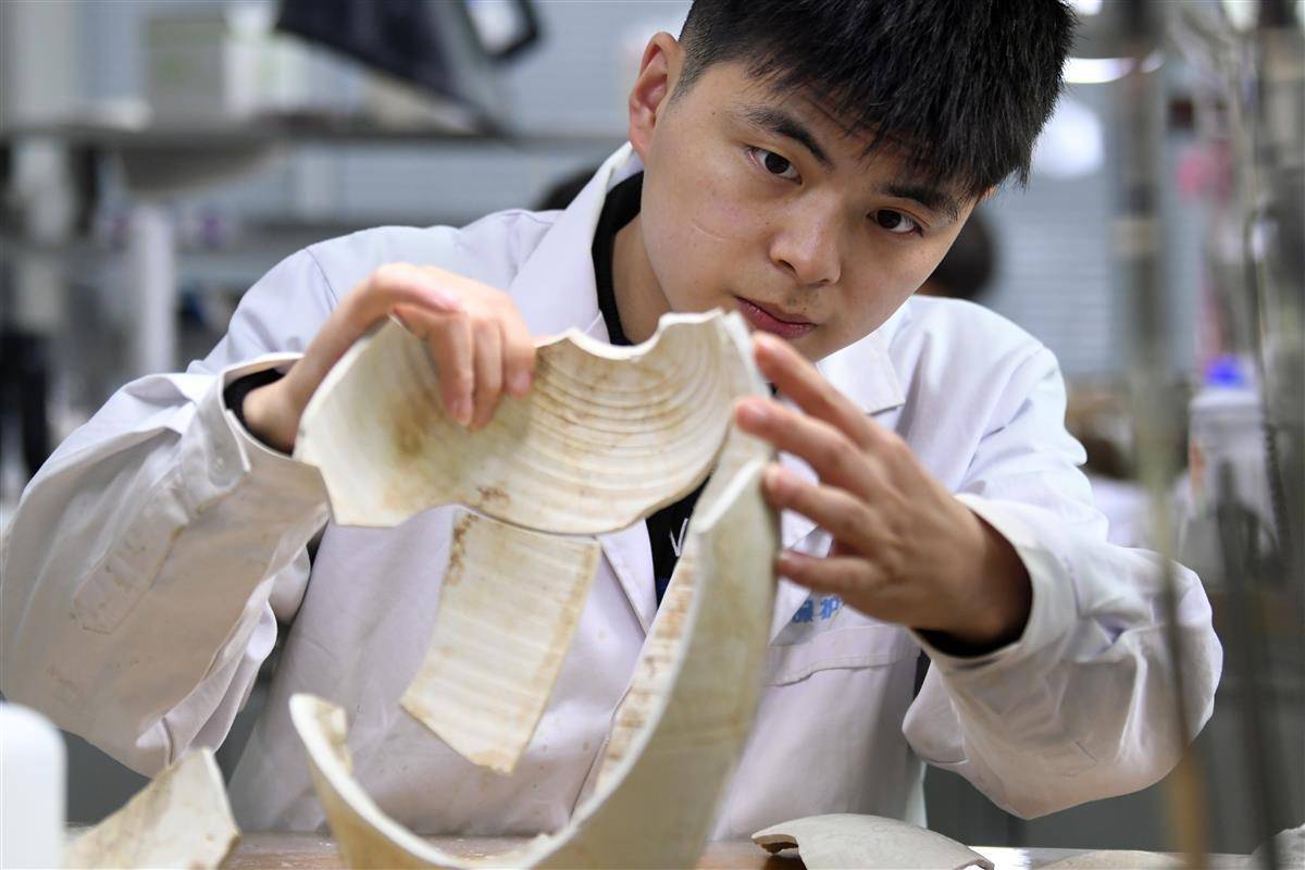 文博艺览|武汉东湖边的陶瓷文物修复师_张济_汪洋_工作