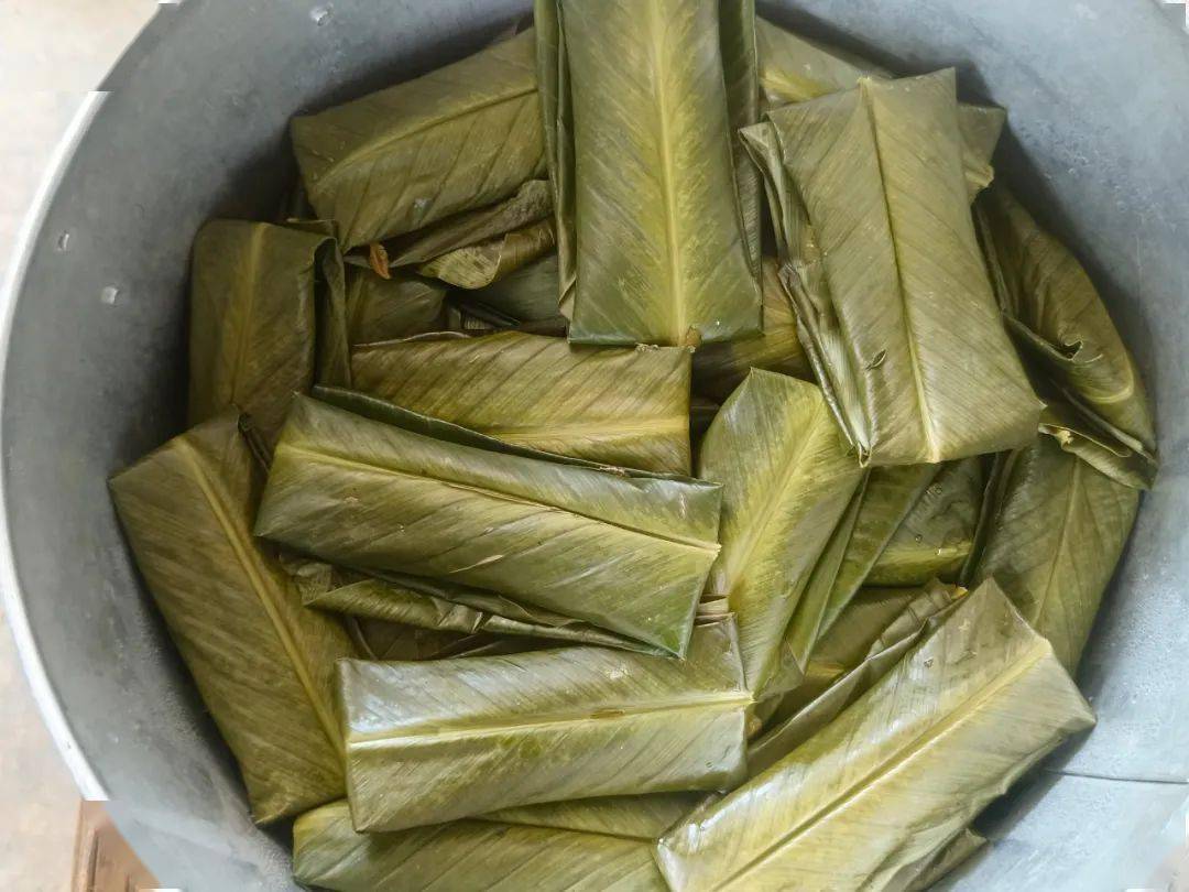 【特色美食】景谷:粑粑蒸熟啦 泼水节的氛围拉满了 就等你来_香花