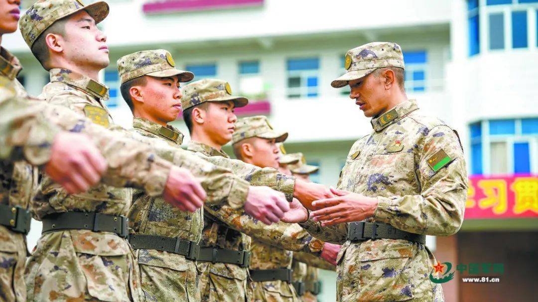 第73集团军某旅引导官兵对标身边榜样精武强能_方俊豪_勇士_林振建