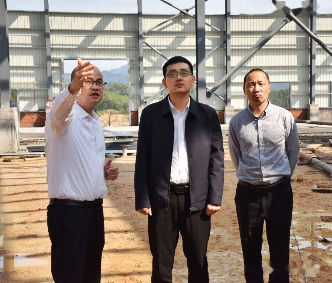 4月7日下午,区长李宏泰带队前往永定工业园区,调研推进项目建设工作