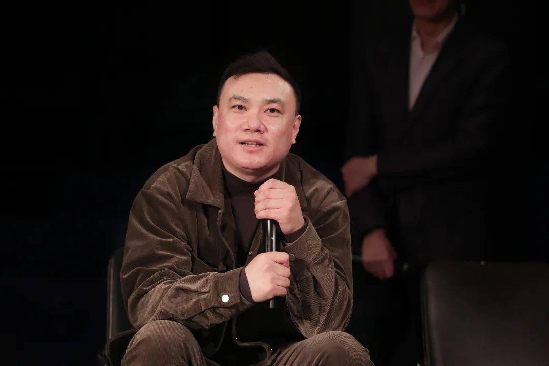 北京人艺剧本朗读上演《悭吝人》轻松氛围打造法式幽默_观众_喜剧