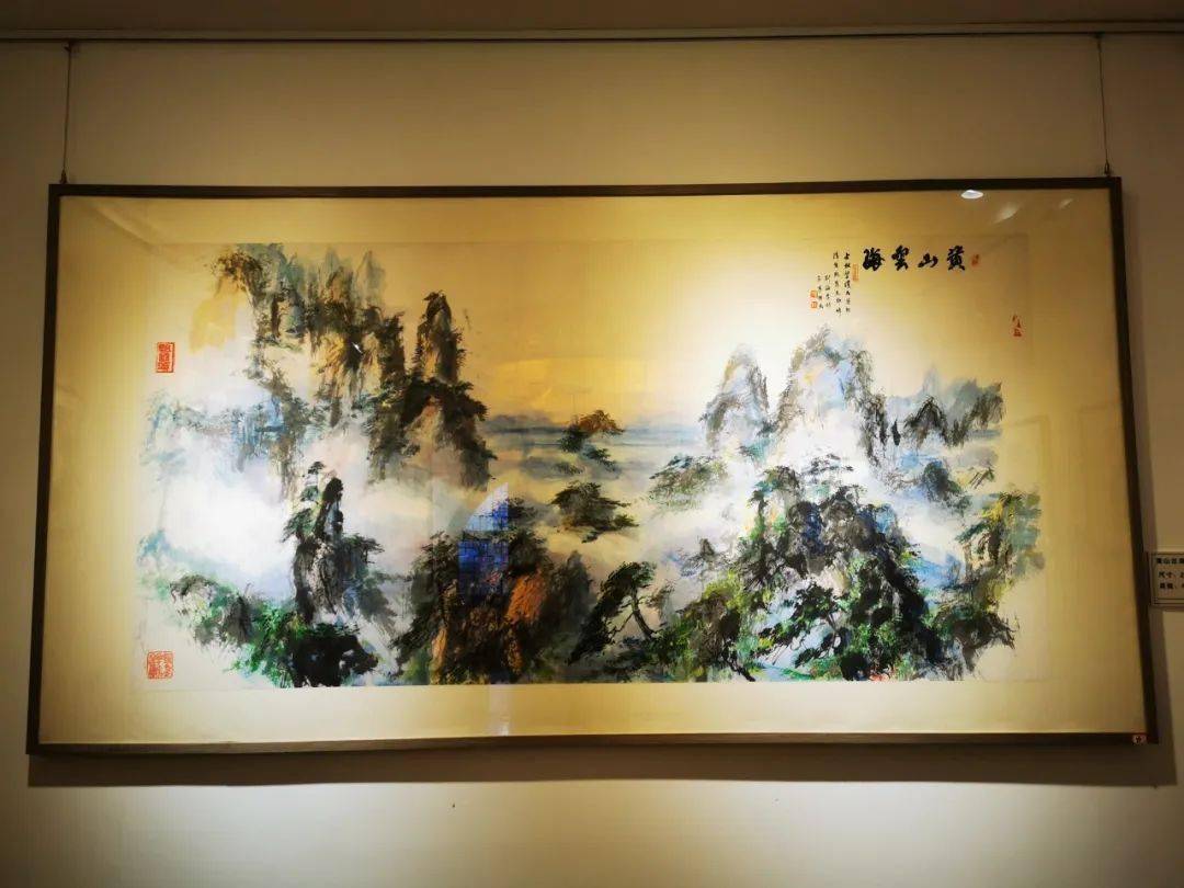 《锦绣中华》《台湾海峡》以及《九寨沟瀑布》《长江三峡》王麦秆的