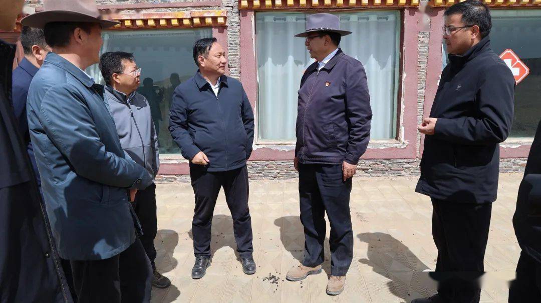 州政府召开同宝山,金沙湾,克土治沙点景区建设现场办公会_部门_海晏县