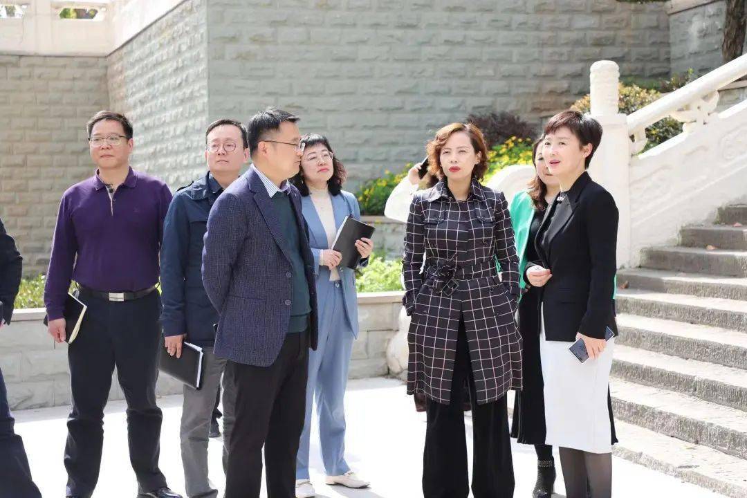 会前,邹晓宇常委一行实地调研了大田湾体育场及周边体育产业载体情况.