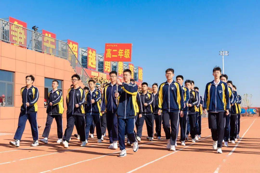 保定各学校校服图片