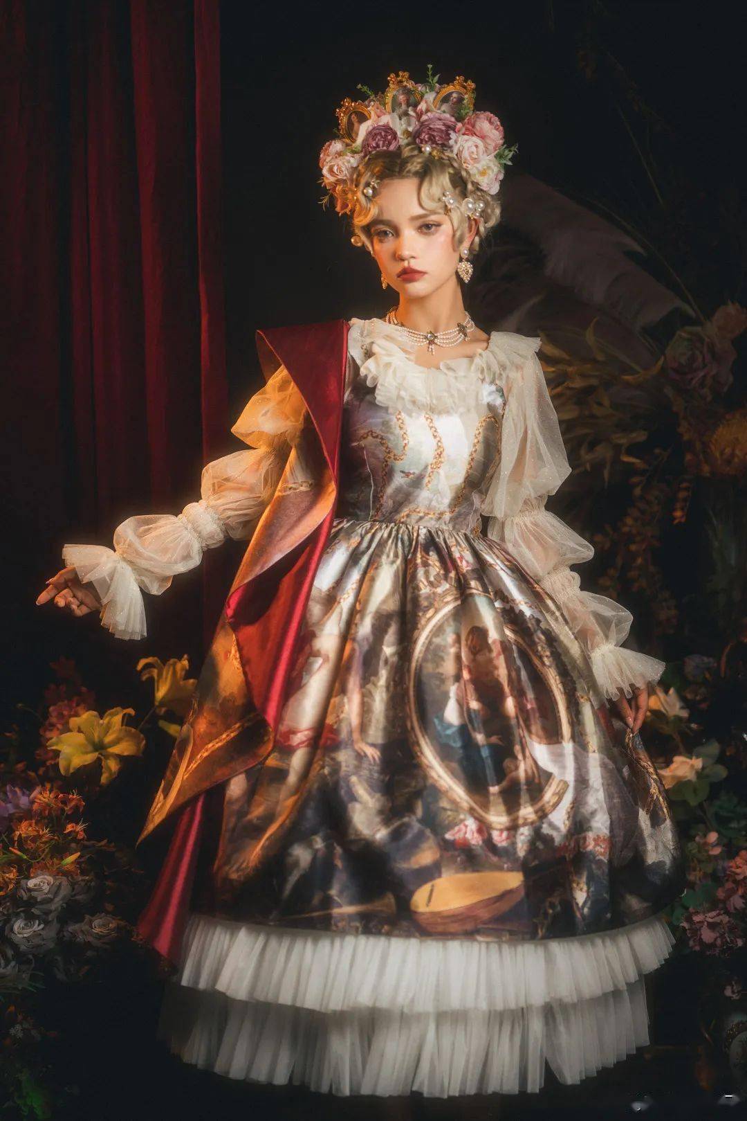 是来自俄罗斯的lolita品牌~"爱之链"致力于表达爱的力量和重要性,柄图