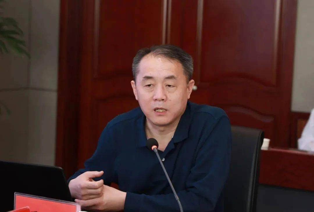 医院副院长王增光主持会议▲额尔古纳市副市长李建兰介绍额尔古纳市医