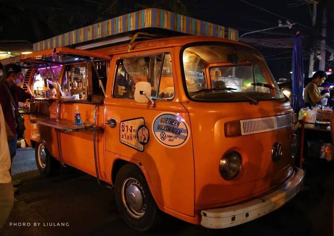 纯正原始的泰式家居小饰品,如手工艺品,服饰,鞋子,美食,手工肥皂,玩偶