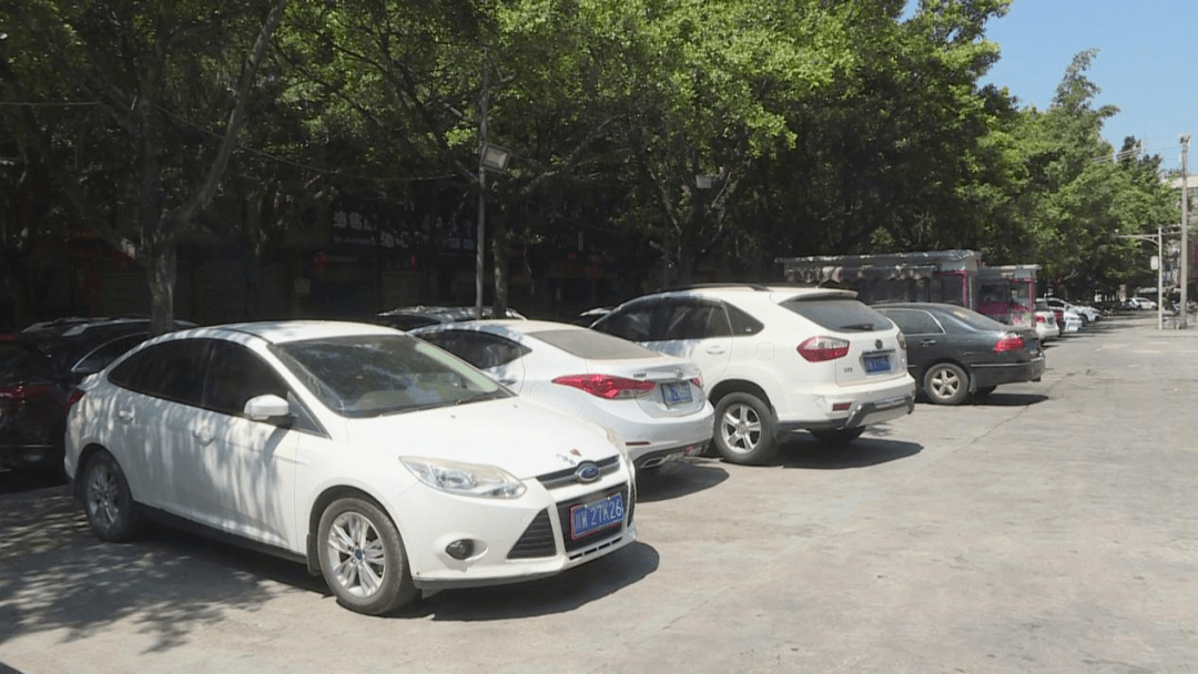 西昌交警整治文汇路私家车,电动车违停乱象_规划_交通_处罚