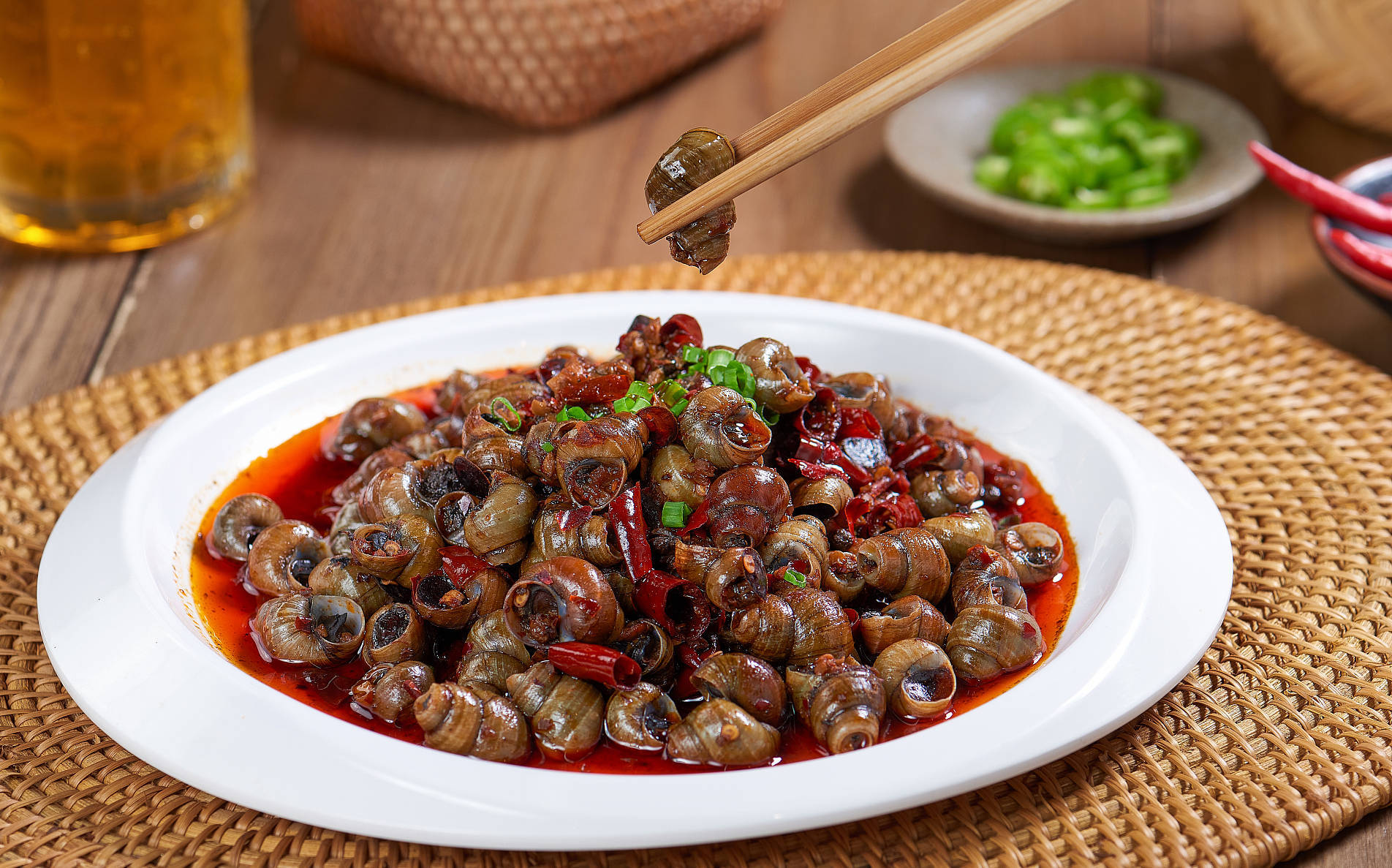 红烧螺蛳百年前,添加入而今火遍大江南北的"螺蛳粉"中的"螺蛳",并非