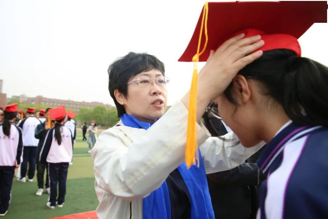 衡水第一中学2021级十八岁成人礼仪式圆满举行_父母_家长_年级