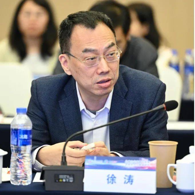 重庆医科大学附属儿童医院赵耀研究员分别围绕"生长发育血液分子细胞