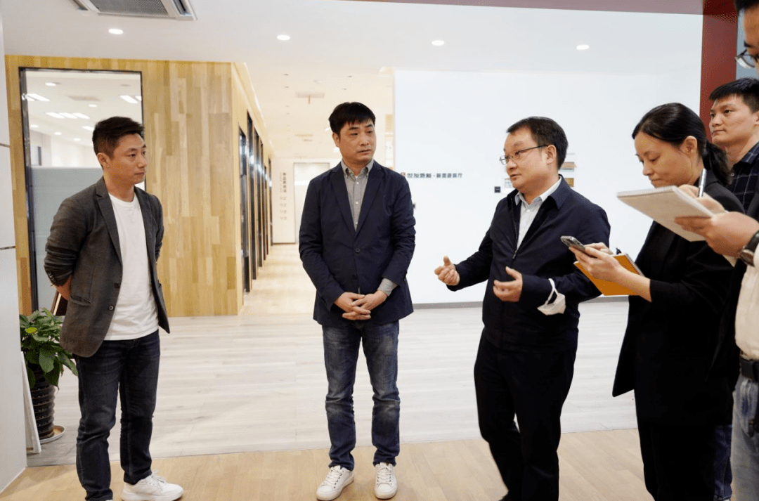 深入交流 合作共赢 | 百安居ceo吴笃卿一行莅临世友总部参观考察_地板