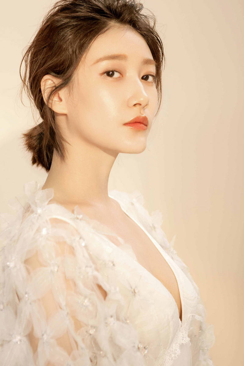 出道13年不温不火,如今凭借三个配角出圈,33岁啜妮终于火了_作品_蓝冰