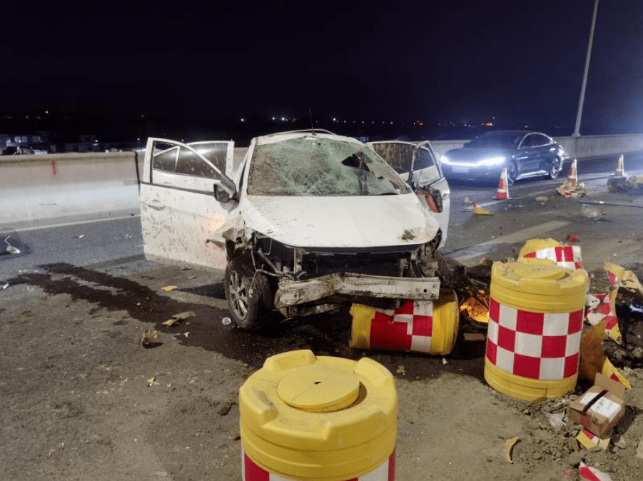 姜堰小伙差点……_水马_安全带_车祸