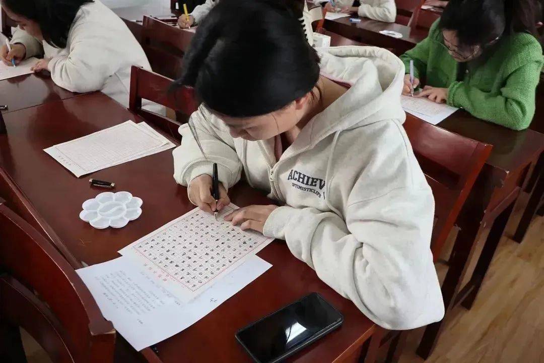 【基层动态】仙女镇中心小学举行青年教师成长营"三字一话"及计算机