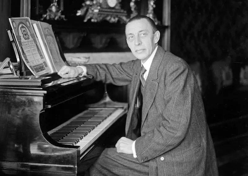 本周日大咖聊古典讲座:听田艺苗谈纪念拉赫马尼诺夫诞辰150周年_音乐