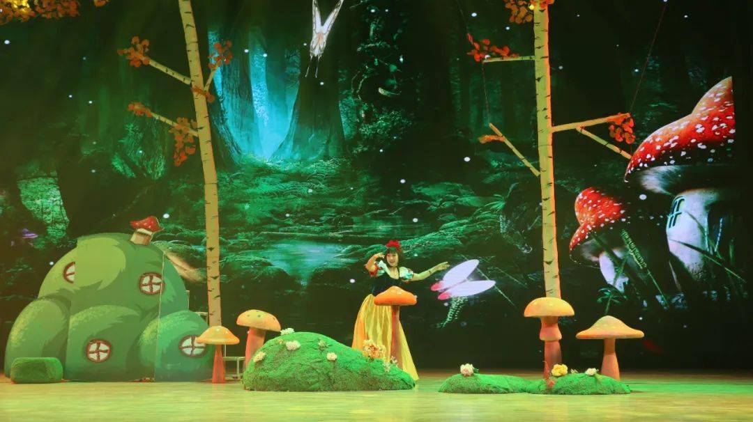 大型卡通梦幻舞台剧《白雪公主》:走入美妙的童话世界_演出_儿童_剧目