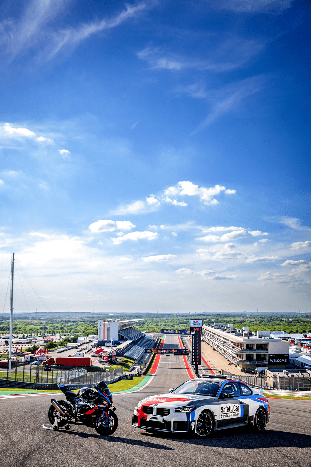 特写：宝马摩托的MotoGP 安全车M 1000 RR_搜狐网