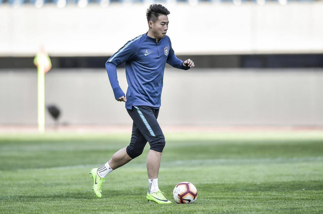 天津津门虎球员杨帆已连续两个赛季因暴力动作染红_比赛_红牌