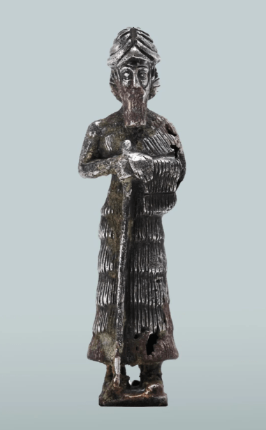 金属器主要供王室使用,主题以图腾,神像,祈拜者,王权等为主*诞生于