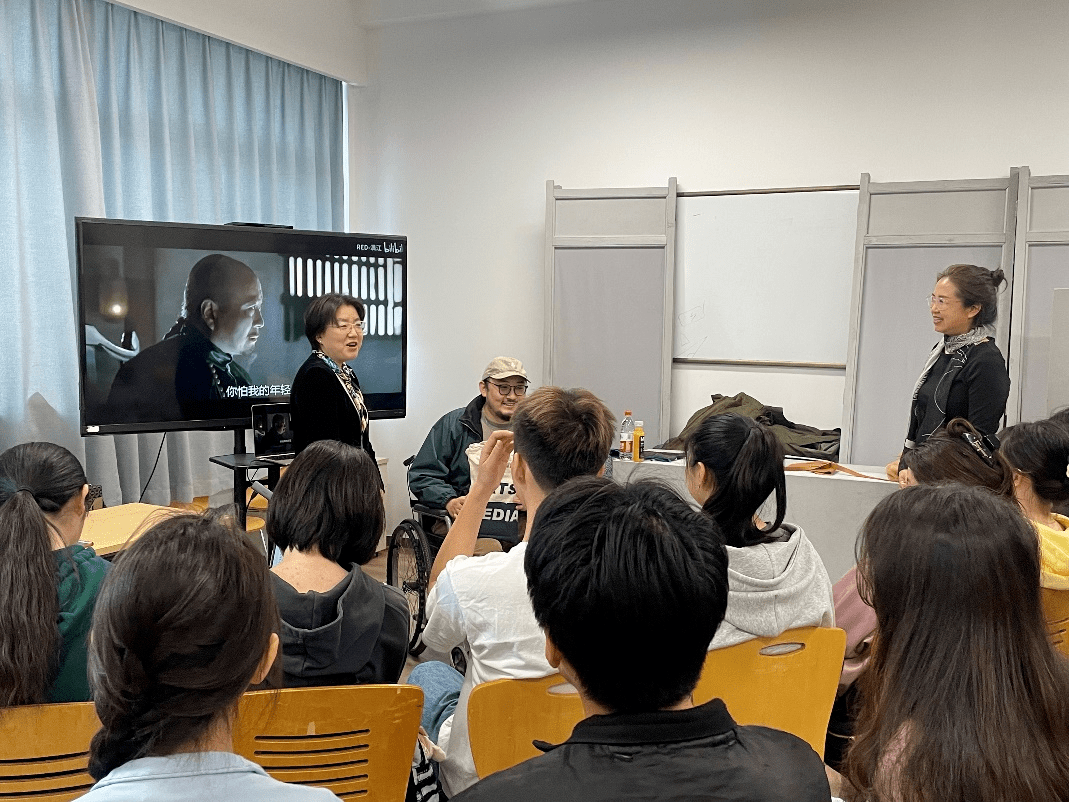 许棕哲现为知名配音演员,影视演员,出演多部话剧影视