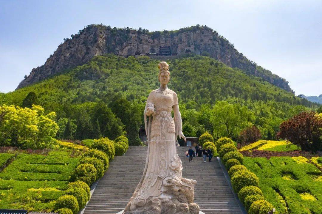 娲皇宫位于河北省邯郸市涉县中皇山上占地面积5平方公里是神话传说中