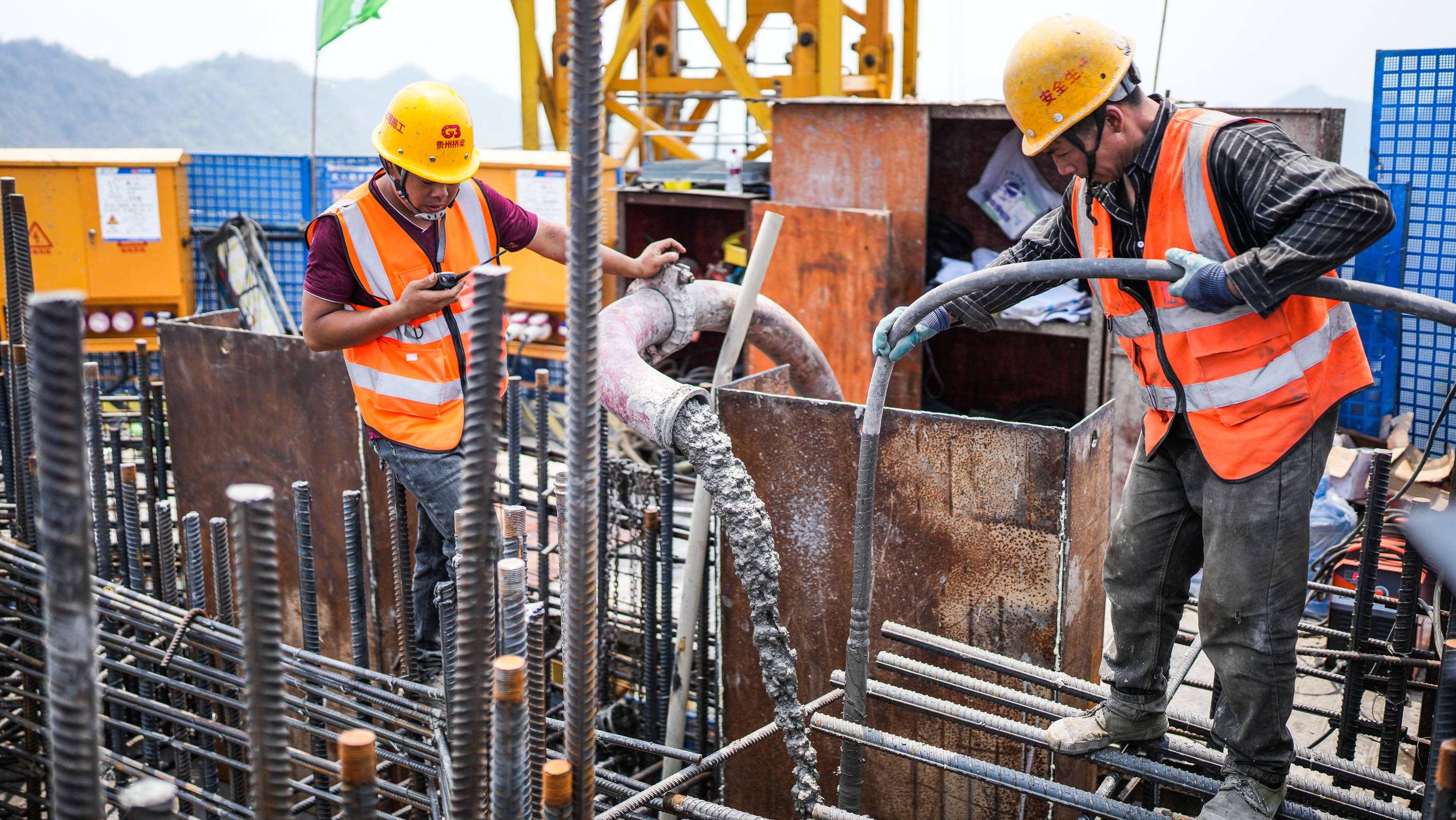 花江峡谷大桥6号主塔顺利封顶_六安_施工_进行