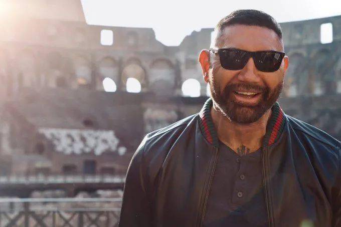 巴蒂斯塔展示新面貌,引来摔迷热议_batista_退役_评论