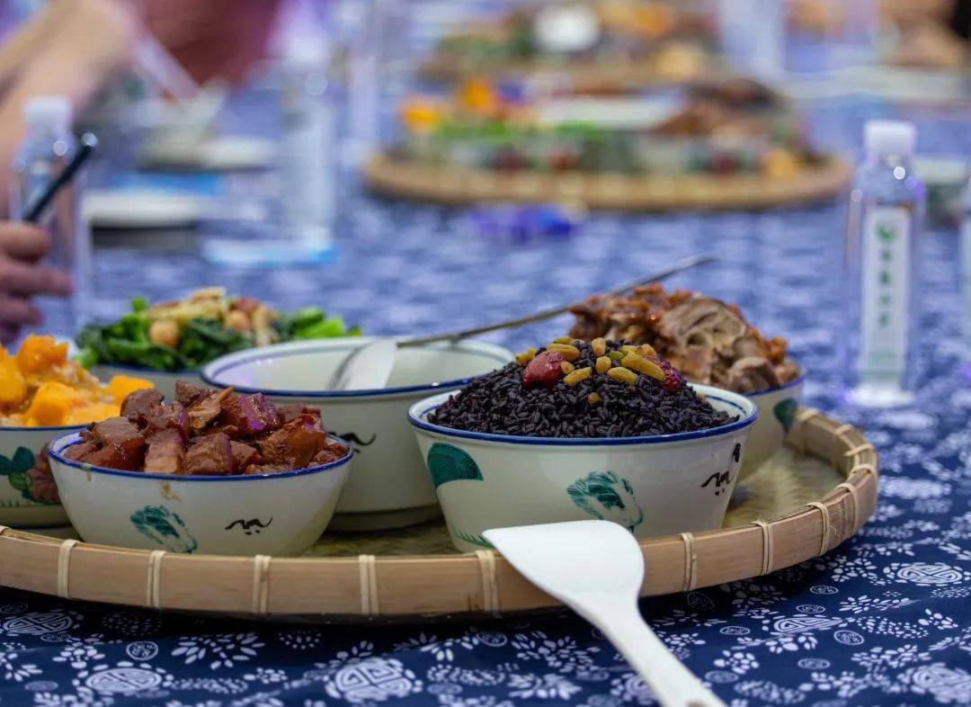 "三月三"是畲族传统节日,每年农历三月初三举行,亦称"乌饭节".