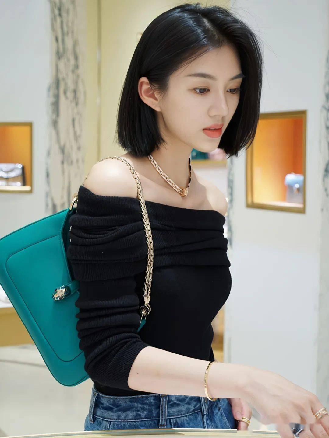 "齐肩短发",御姐风呀._女生_微微_奶茶