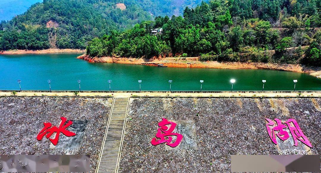 从勐库镇到冰岛村,必经冰岛湖.