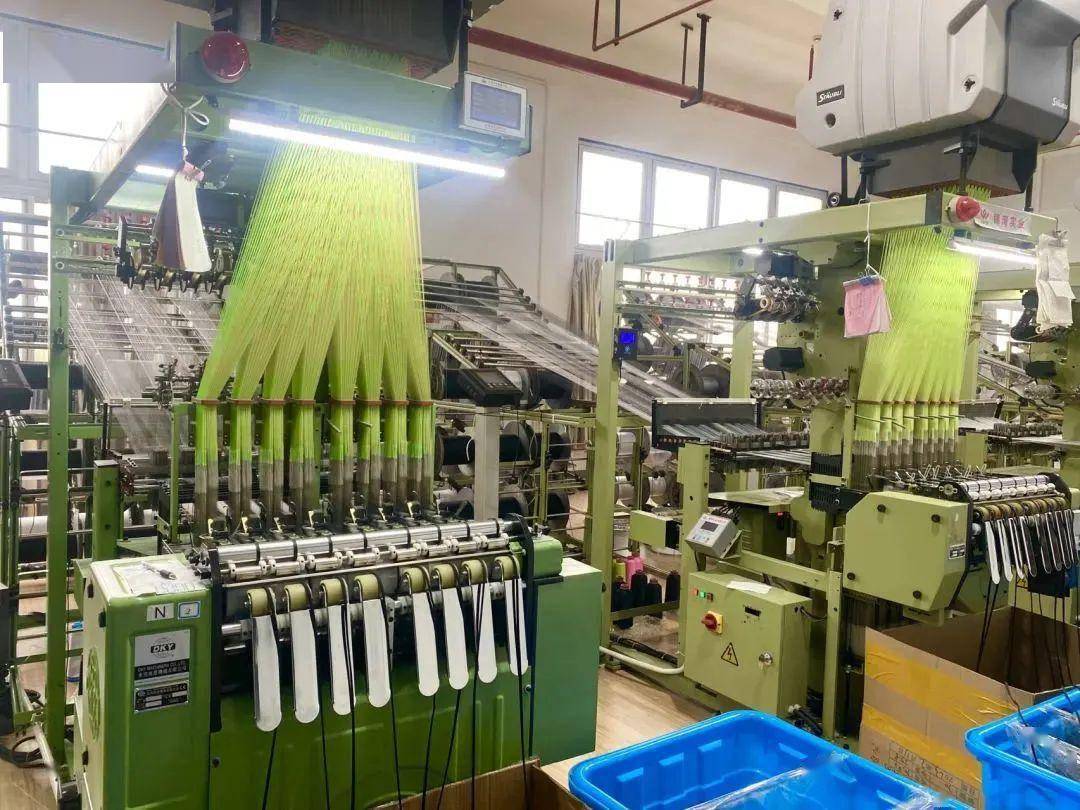 松江这家企业在"经纬之间"编就"黄金织带"丨聚焦高质量发展首要任务