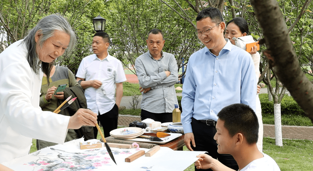 知名画家蔡起宝先生,师承于右任,张大千,厉铎,从北京远道而来参与此次