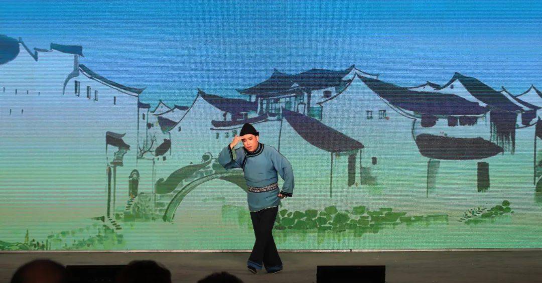 《珍珠塔·跌雪》△《沙家浜·风声紧》△女声独唱《幸福赞歌》△锡剧