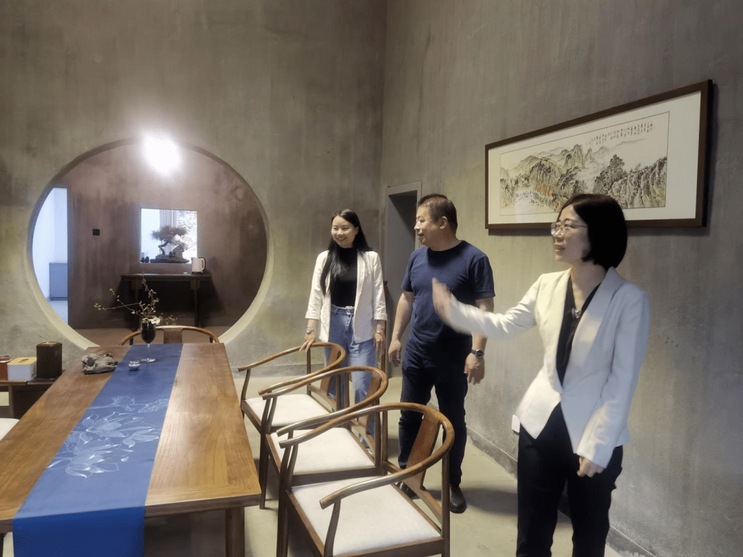 副市长童云英来常山调研云湖仙境民宿,县文广旅体局党委委员周杰陪同