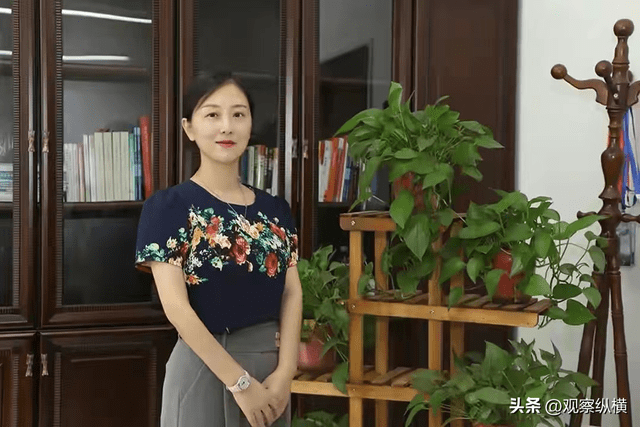美女校长高颜值美出圈,堪比明星,被称为校领导的天花板_郑州_河南_王