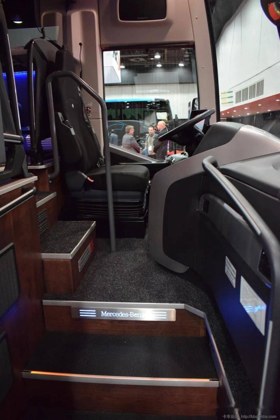 标配艾利逊自动挡 梅赛德斯-奔驰tourrider豪华公路客车首批正式交付