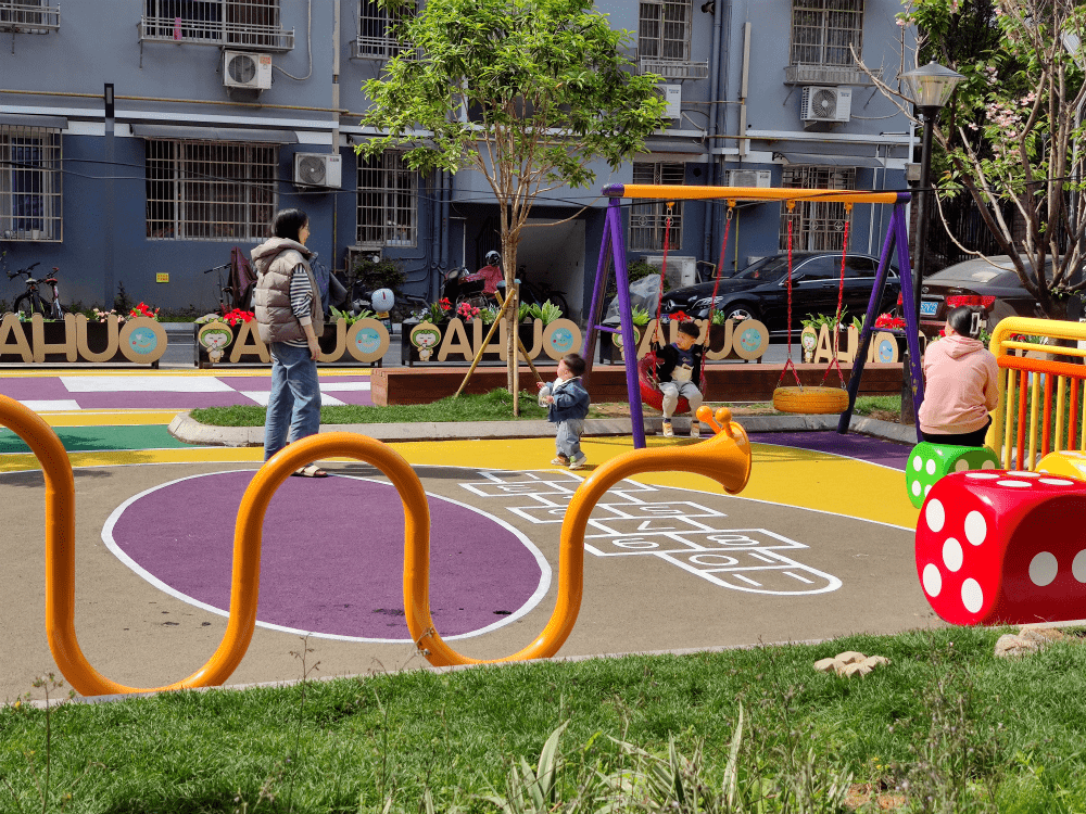在老旧小区适儿化改造中,瓯海区聚焦儿童游玩设施及活动场所匮乏等