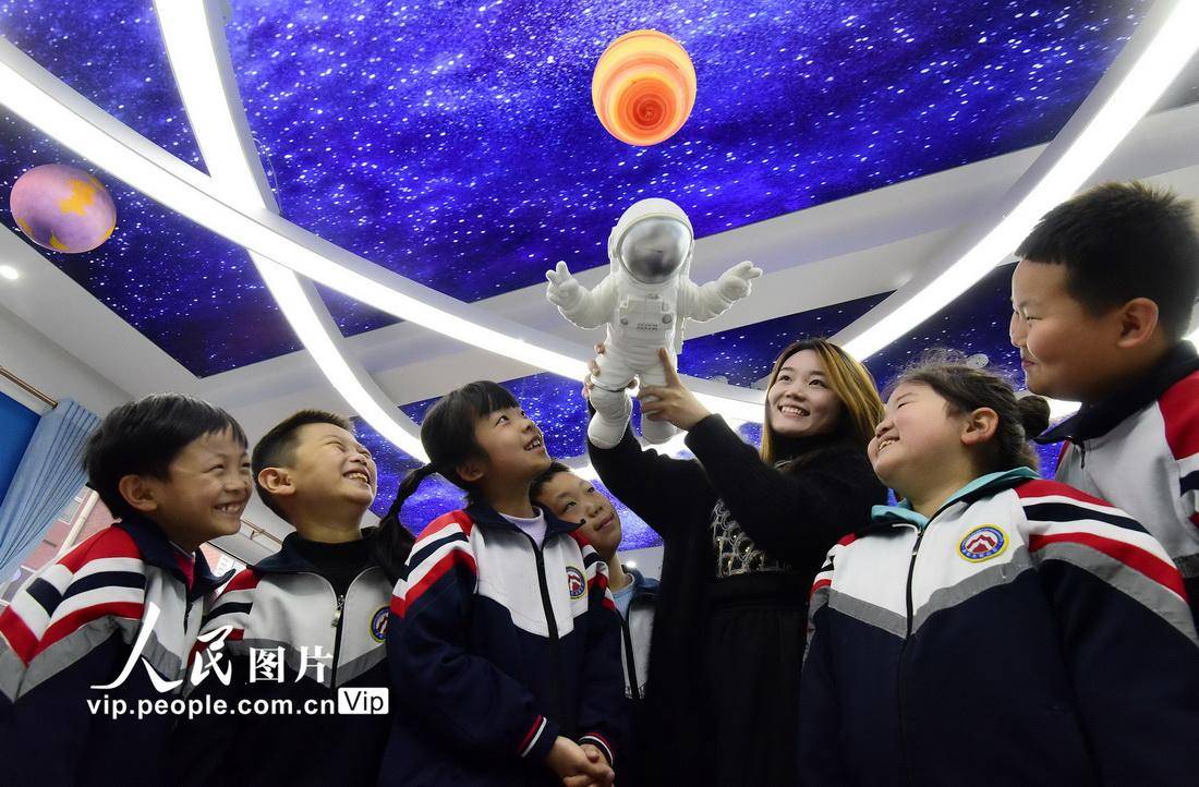 中国航天日 科普进校园小学科技社团知识 8703