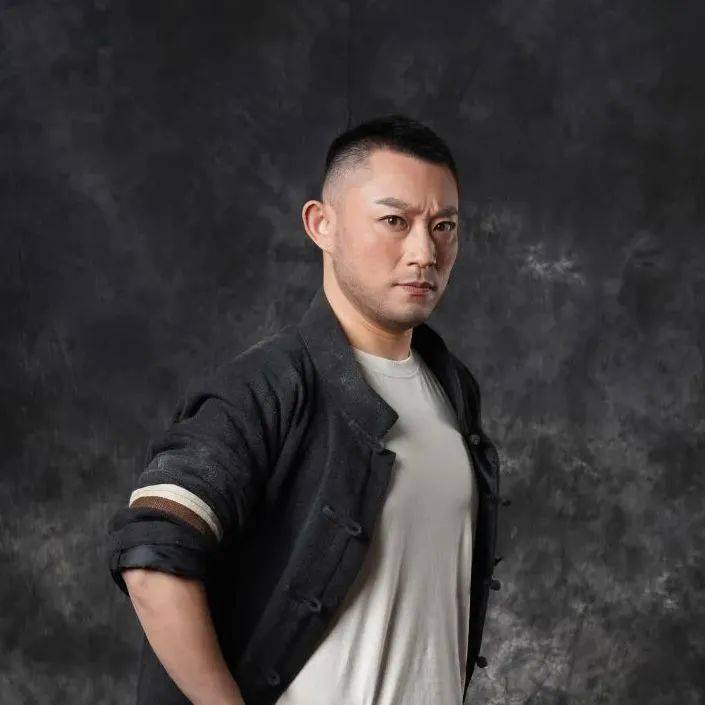 洪春雷饰 鲁大海演出信息上海方言话剧《雷雨》演出时间2023/5/12 - 5