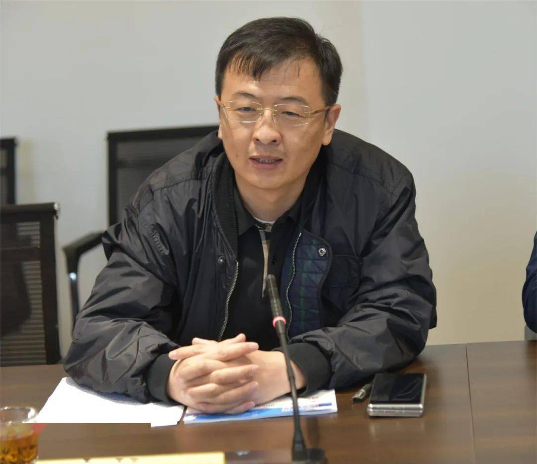 大地华基建材科技有限公司总经理张彦鹏对考察团一行表示热烈的欢迎