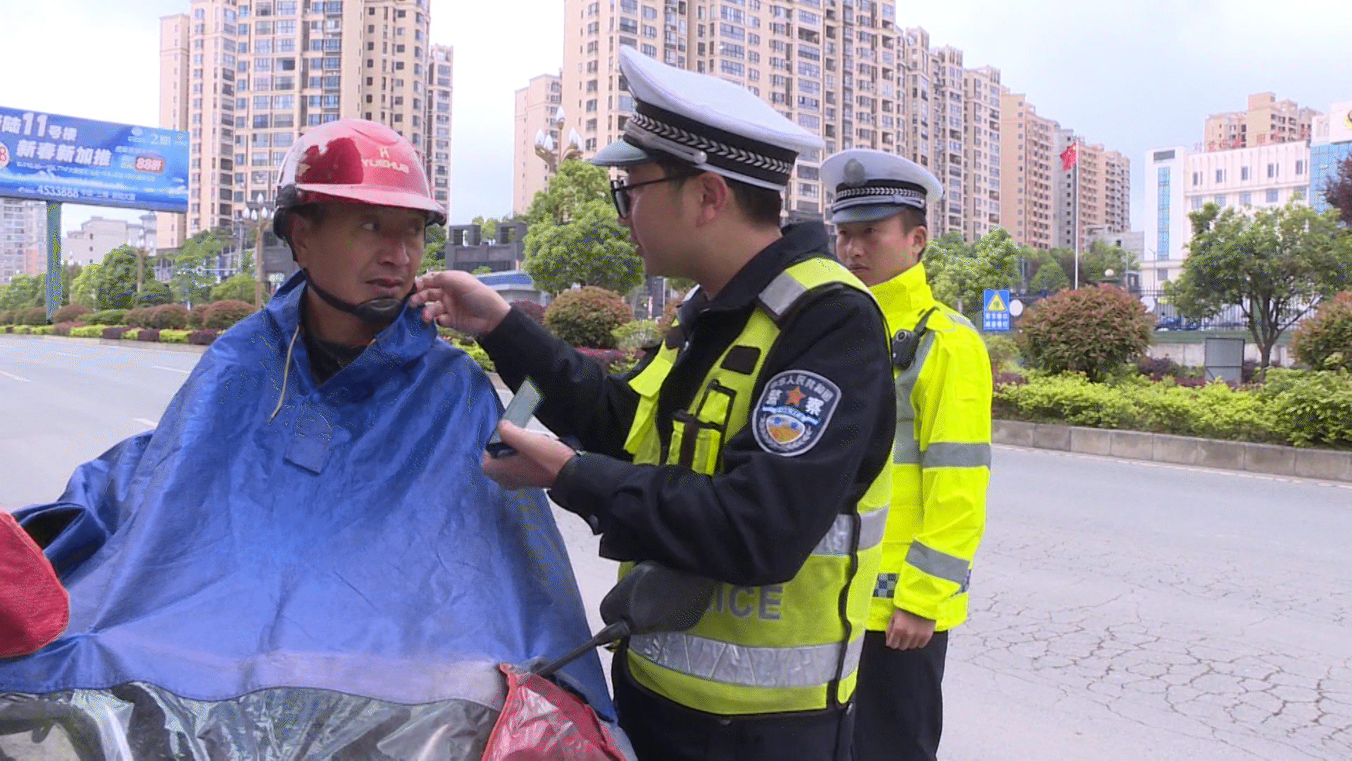 三穗县:开展交通安全整治专项行动_部分_头盔_一带